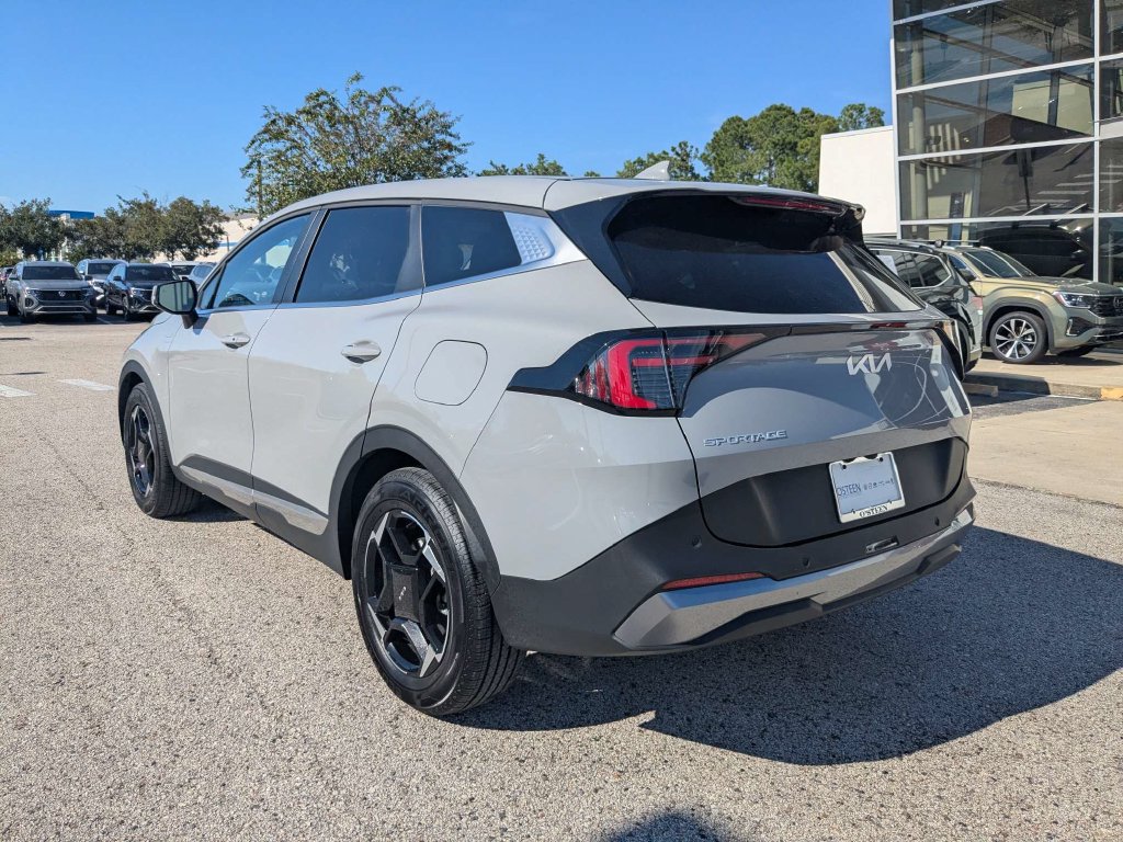 Used 2026 Kia Sportage EX FWD image 4