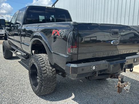 Used 2015 Ford F250 Lariat w/ FX4 Off-Road Package AWD/4WD image 4