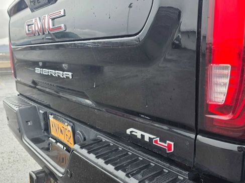 Used 2022 GMC Sierra 2500 AT4 w/ AT4 Preferred Package AWD/4WD image 14