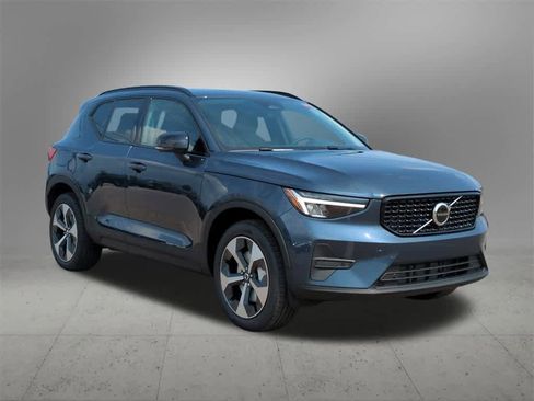 New 2026 Volvo XC40 B5 Core w/ Protection Package Premier image 8