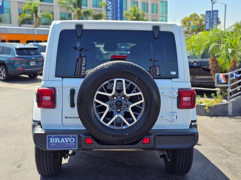 Used 2025 Jeep Wrangler Unlimited Sahara AWD/4WD image 6