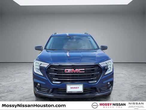 Used 2022 GMC Terrain SLT w/ Elevation Edition image 3