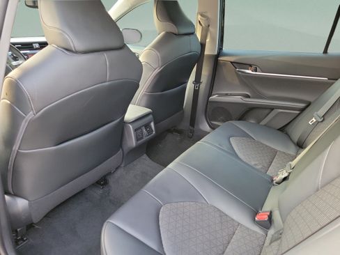 Used 2020 Toyota Camry XSE FWD image 6