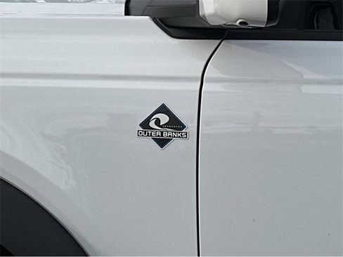 New 2025 Ford Bronco Outer Banks w/ Sasquatch Package image 40