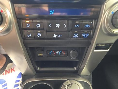 Used 2022 Toyota 4Runner Limited AWD/4WD image 25