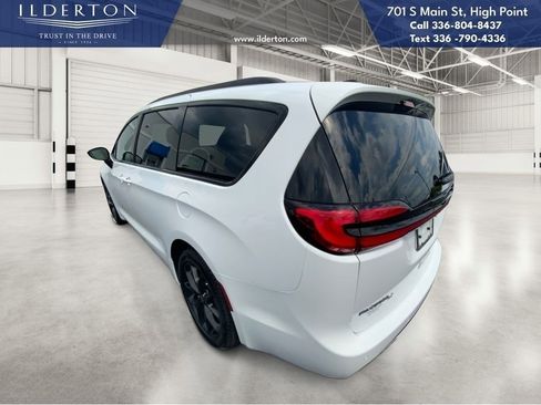 New 2026 Chrysler Pacifica Limited w/ S Appearance Package image 7