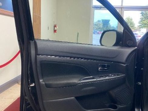Used 2024 Mitsubishi Outlander Sport ES AWD/4WD image 9