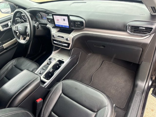 Used 2023 Ford Explorer XLT w/ Equipment Group 202A AWD/4WD image 17