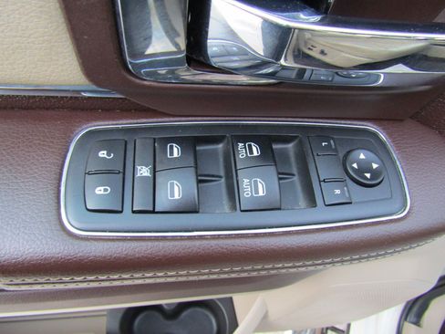 Used 2017 RAM 1500 Laramie image 25