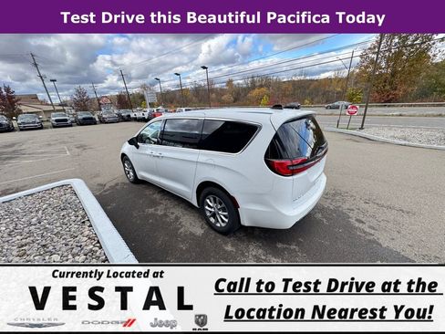 New 2026 Chrysler Pacifica Select image 9