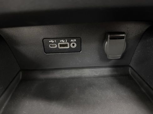 Used 2025 Nissan Altima 2.5 SV FWD image 31