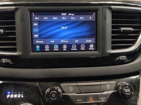Used 2021 Chrysler Voyager Lxi FWD image 25