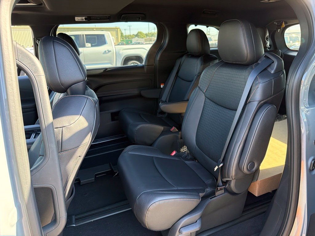 New 2026 Toyota Sienna XLE Woodland Edition AWD/4WD image 20