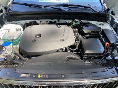 New 2025 Volvo XC40 B5 Ultra image 19