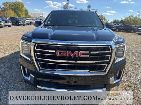 Used 2021 GMC Yukon XL SLT w/ SLT Premium Package image 11