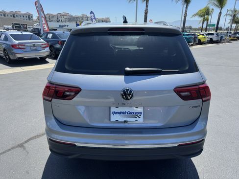 Used 2022 Volkswagen Tiguan SE AWD/4WD image 9