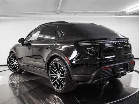 Certified 2025 Porsche Macan Electric image 3