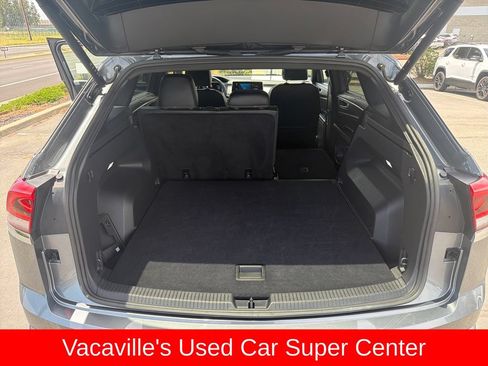 Used 2025 Volkswagen Atlas Cross Sport SE FWD image 22