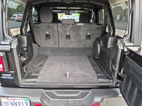 Used 2023 Jeep Wrangler Unlimited AWD/4WD image 33