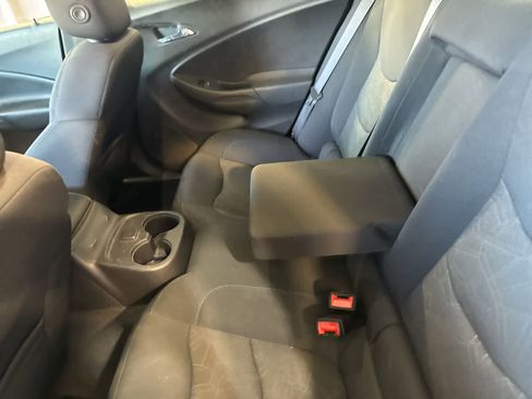 Used 2017 Chevrolet Volt LT FWD image 15