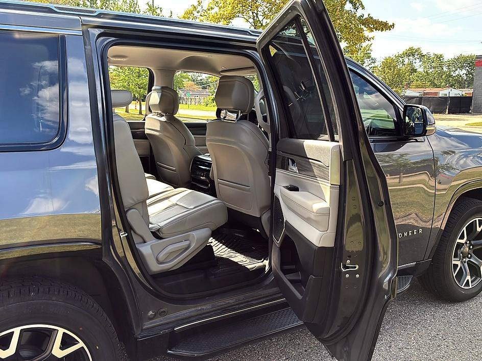 Used 2023 Jeep Wagoneer Series III w/ Preferred Equipment Group RWD image 36