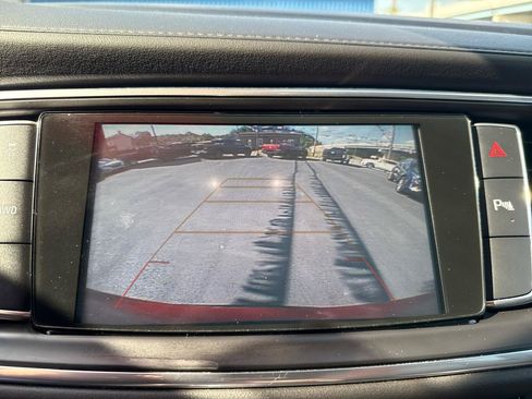 Used 2019 Buick Enclave Essence AWD/4WD image 21
