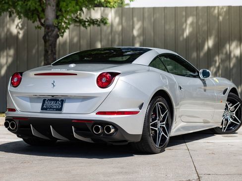 Used 2015 Ferrari California T image 8