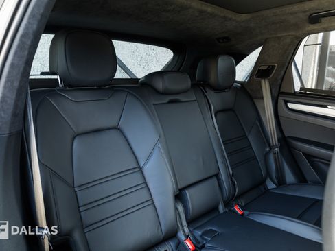 Used 2023 Porsche Cayenne Turbo S AWD/4WD image 36