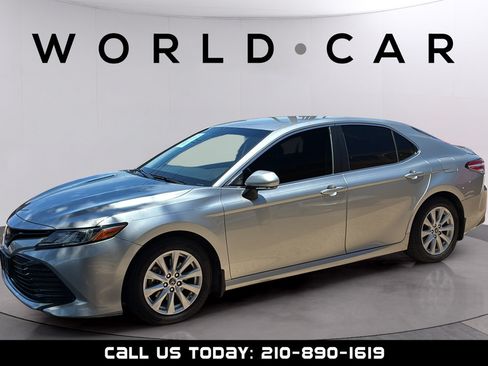 Used 2018 Toyota Camry LE w/ Convenience Package FWD image 16