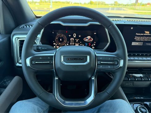 New 2026 GMC Canyon Denali w/ LPO, Denali Black Edition AWD/4WD image 17