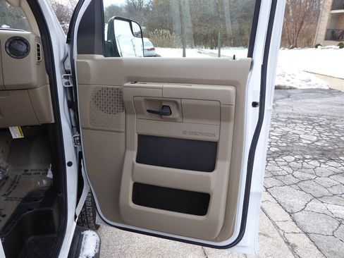 Used 2013 Ford E-350 and Econoline 350 XLT image 22