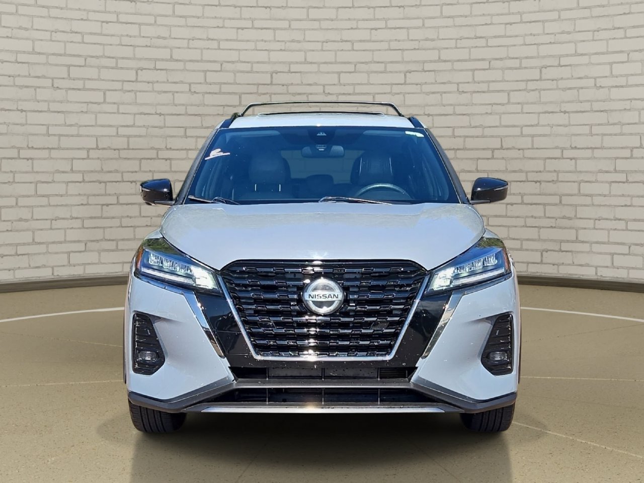 Used 2021 Nissan Kicks SR w/ SR Premium Package FWD image 3