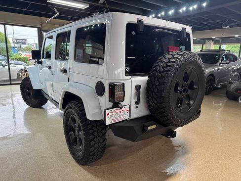 Used 2014 Jeep Wrangler Unlimited Sahara AWD/4WD image 5