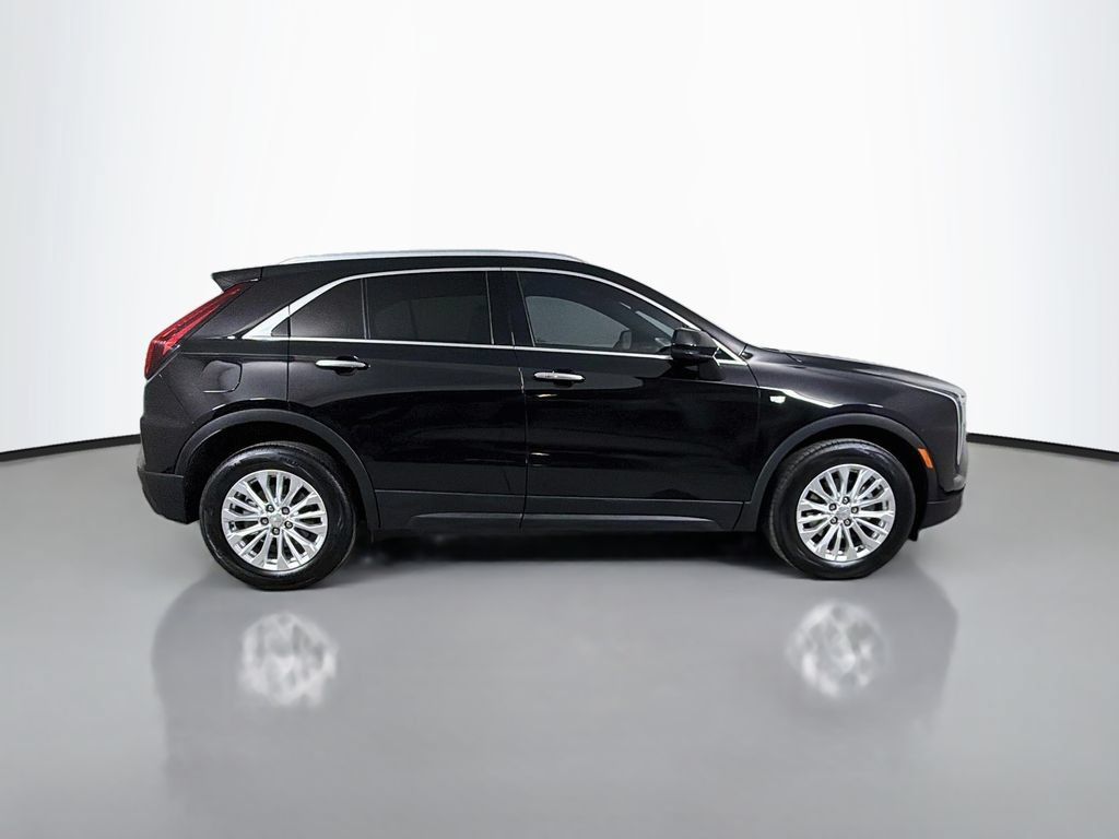 Certified 2024 Cadillac XT4 Luxury w/ Cold Weather Package FWD image 5