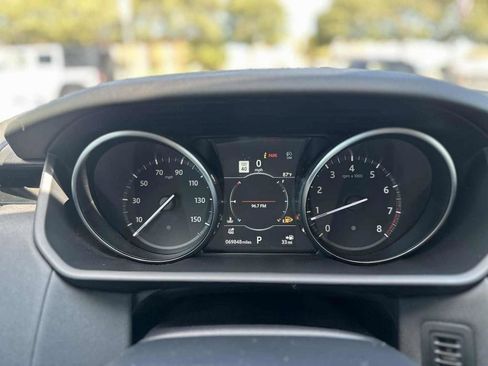 Used 2018 Land Rover Discovery SE image 28