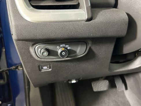 Used 2023 GMC Terrain SLE w/ Driver Convenience Package FWD image 19