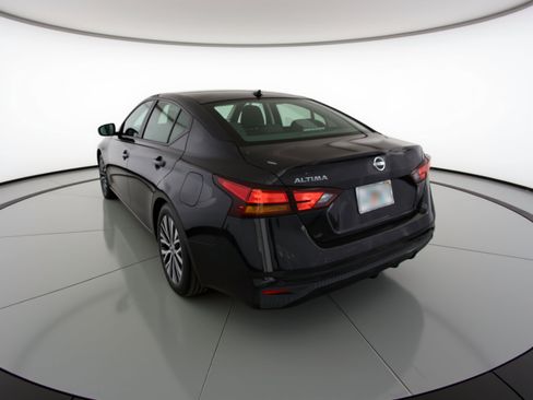 Used 2025 Nissan Altima 2.5 SV image 6