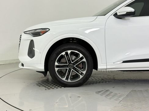Certified 2025 Audi Q5 Premium w/ Convenience Package AWD/4WD image 18