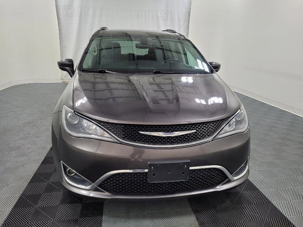 Used 2017 Chrysler Pacifica Touring-L Plus FWD image 14
