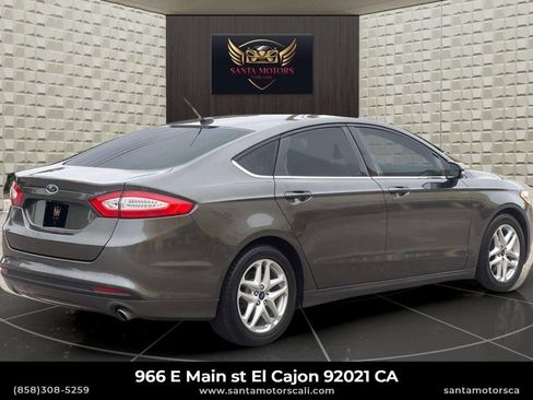 Used 2015 Ford Fusion SE image 4