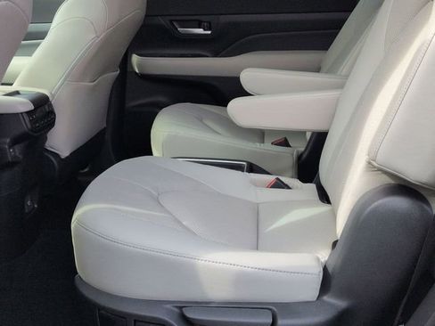 New 2026 Toyota Grand Highlander Platinum image 25