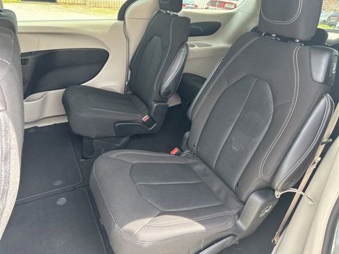 Used 2022 Chrysler Voyager LX FWD image 13