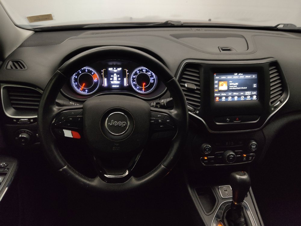 Used 2019 Jeep Cherokee Latitude Plus FWD image 22