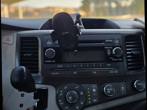 Used 2013 Toyota Sienna L w/ Towing Pkg FWD image 42