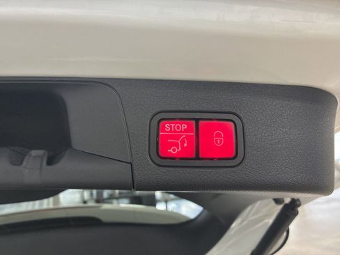 Used 2021 Mercedes-Benz GLB 250 4MATIC image 8