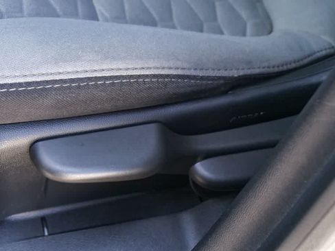 Used 2018 Chevrolet Equinox LS FWD image 20