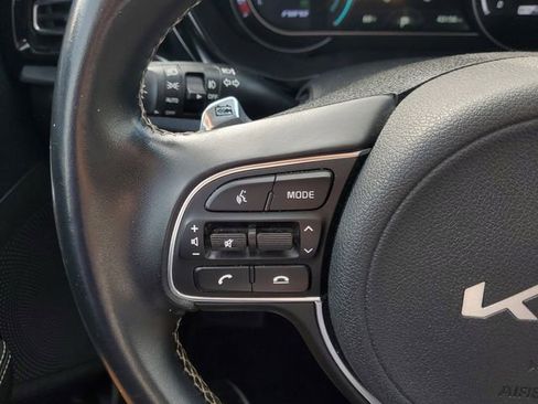 Used 2022 Kia Niro EX image 23