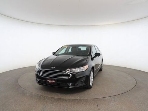 Used 2019 Ford Fusion SE image 32