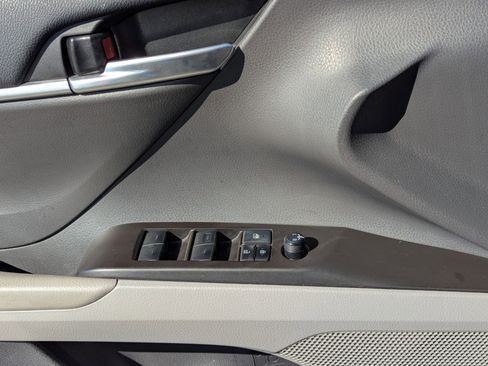 Used 2024 Toyota Camry SE image 12