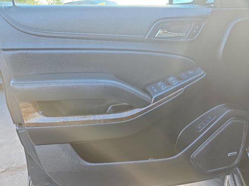 Used 2020 Chevrolet Suburban LT image 12